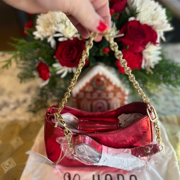 NEW HOBO Rosa Crossbody
Metallic Leather Strawberry Fields - Picture 7 of 14